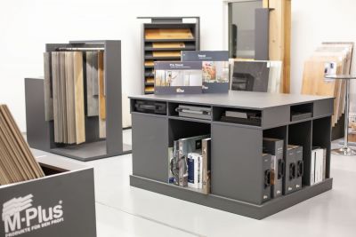 Bischoff Neu-Anspach Grävenwiesbach Baudekoration Baugestaltung Dienstleisung Service Ausstellung Tisch